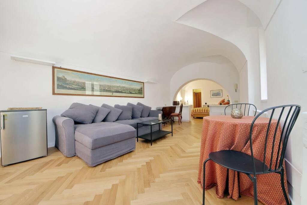 Pantheon With Private Terrace Lejlighed